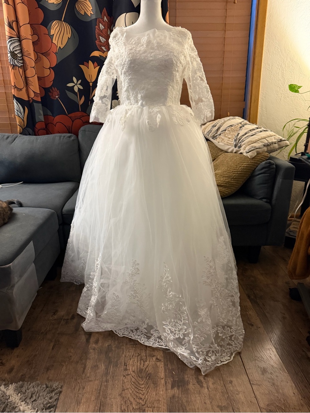 White Lace Embroidered Ball Gown Wedding Dress 3/4 Sleeve Corset Back size S